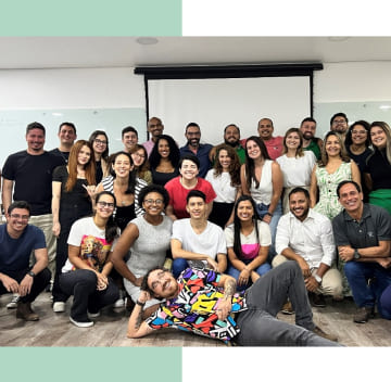 Grupo de pessoas tirando umas foto