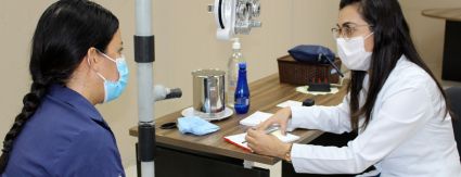 Colaboradores da Águas Cuiabá passam por consulta oftalmológica e ganham óculos Colaboradores da Águas Cuiabá passam por consulta oftalmológica e ganham óculos