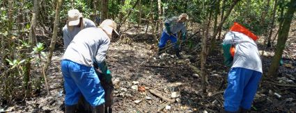Iguá dá início às ações de limpeza no Complexo Lagunar de Jacarepaguá Iguá dá início às ações de limpeza no Complexo Lagunar de Jacarepaguá