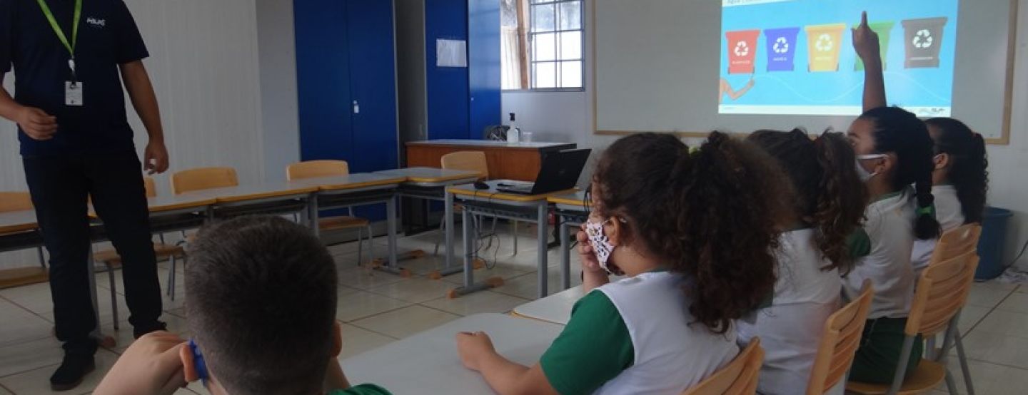 Projeto leva informação e sustentabilidade a estudantes Projeto leva informação e sustentabilidade a estudantes