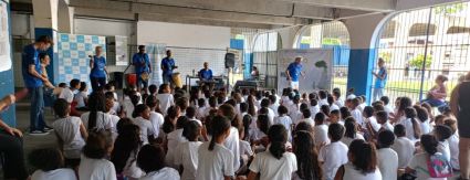 Em celebração ao Dia Mundial da Água, programa Educativo Itinerante Monet leva obras do artista a escolas públicas do Rio Em celebração ao Dia Mundial da Água, programa Educativo Itinerante Monet leva obras do artista a escolas públicas do Rio
