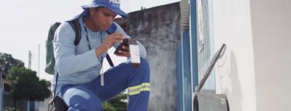 Águas Cuiabá leva máquina de cartão até clientes para pagamento de faturas atrasadas Águas Cuiabá leva máquina de cartão até clientes para pagamento de faturas atrasadas