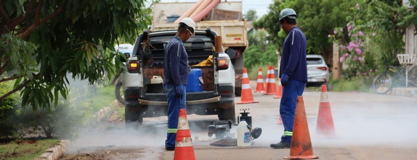 Testes de fumaça ajudam a verificar utilização das redes de esgoto em Cuiabá Testes de fumaça ajudam a verificar utilização das redes de esgoto em Cuiabá